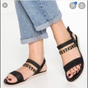 Ugg Elin Black & Gold Leather Sandals. D/A279